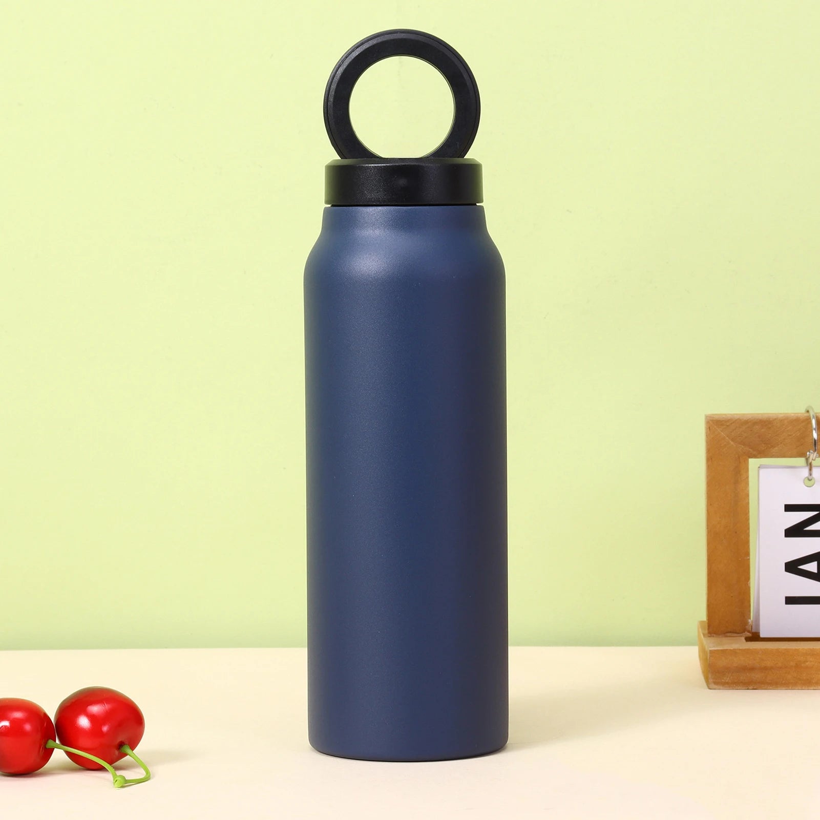 24Oz Insulated Water Bottle with Phone Mount Durable Leakproof Stainless Steel Sports Bottle for Outdoor Trip Household Camping